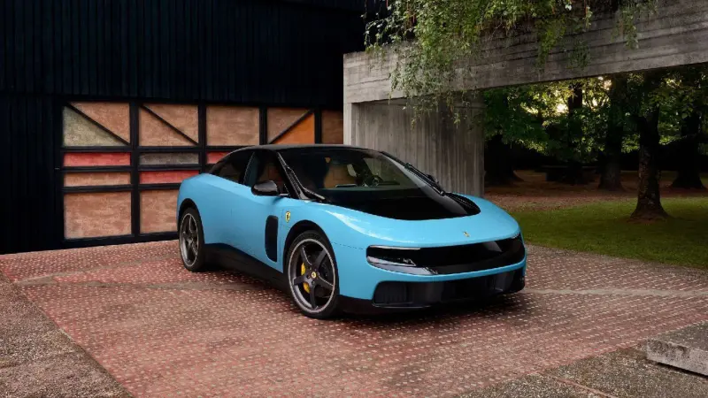 Акции Ferrari почти мгновенно упали на 7,6% после презентации их первого электромобиля Luce.