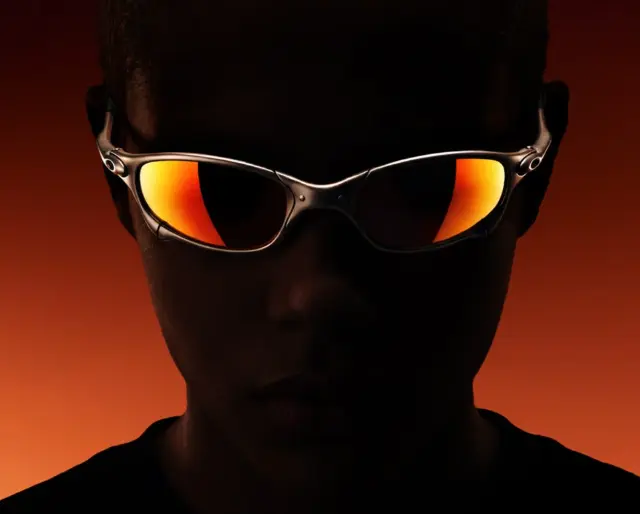 Oakley возвращает легендарные X-Metal Juliet в виде ультраредкого прототипа (