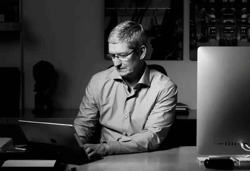 Тим Кук покинул пост главы Apple после 15 лет руководства компанией