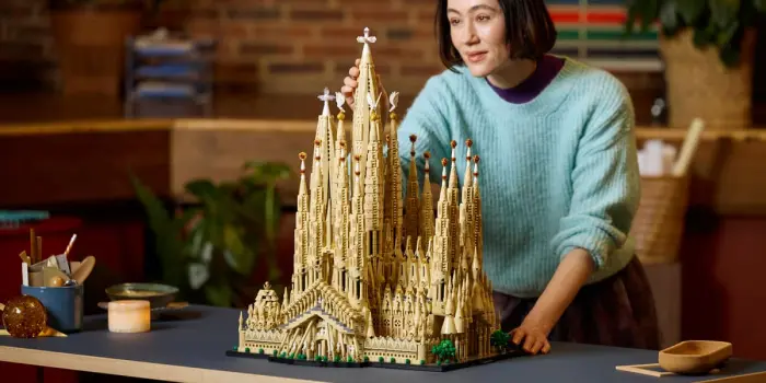 LEGO представила самый крупный набор в своей истории — собор Саграда Фамилия